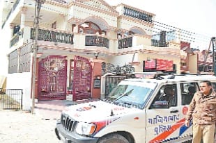 Income Tax department raided residence of engineer,including gold-silver croro black money recovered