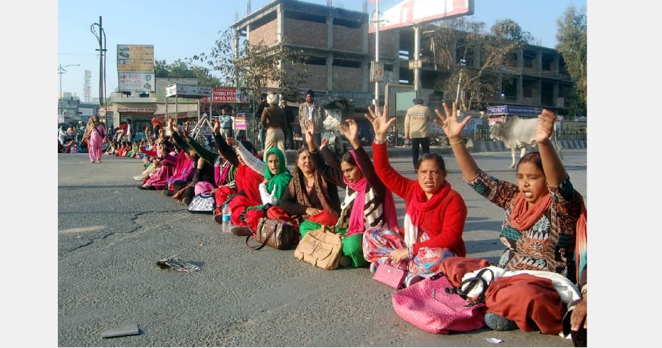 bathinda teachers protest, one try to commit suicide