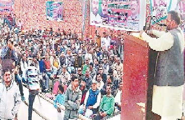 sp sarkar mein koi khus nahin : maurya