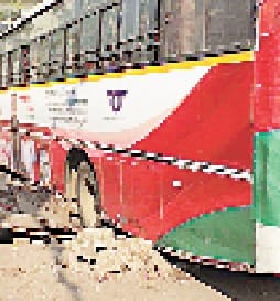 roadways bus gadhhe mein giri