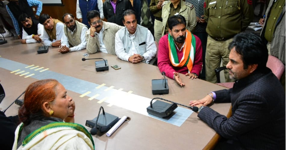 congress allegation of teasing with evm during chandigarh nagar nigam election result counting