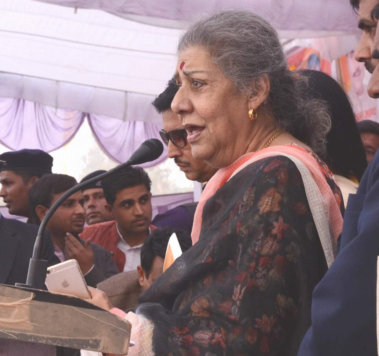 Modi to reply to public Notbandi: Ambika