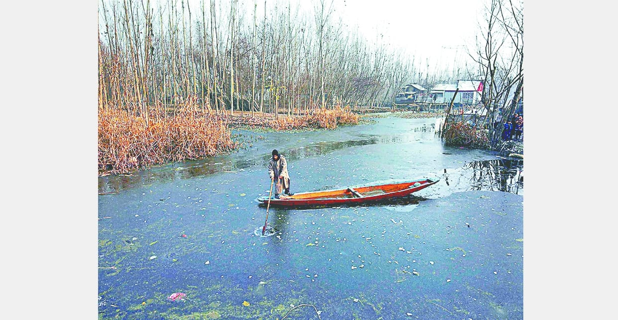 Srinagar's Dal Lake freezes due to cold wave conditions in the region 