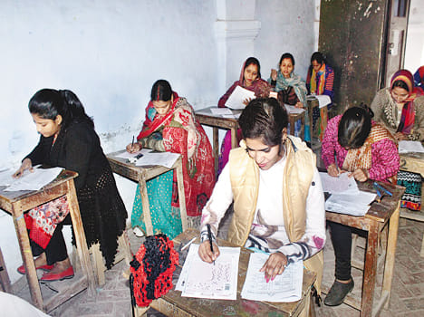 left in 7341 to 450 in two shifts TET exam