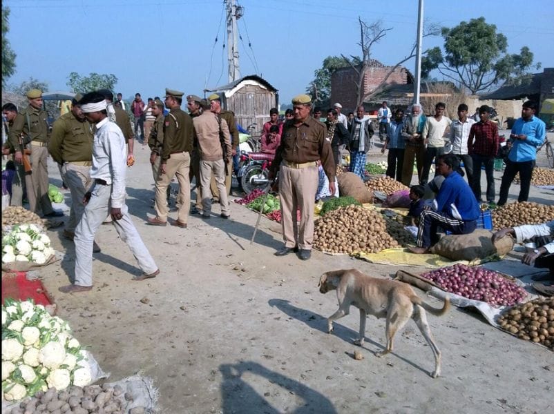 pulis ke pahare mein lagee kinaunee mein painth