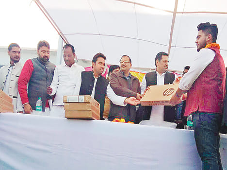 The government celebrated the delivery of the laptop