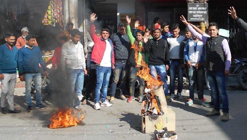 Hindu groups burnt effigies of Chief