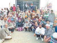 fatehabad, no cash, bank door locked by peoples,  fatehabad,  harayana