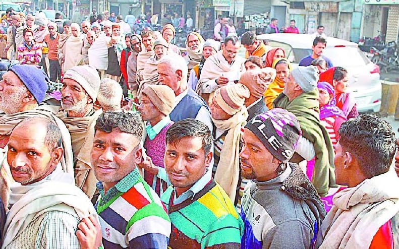Sarva UP Gramin Bank vandalized, Hungama