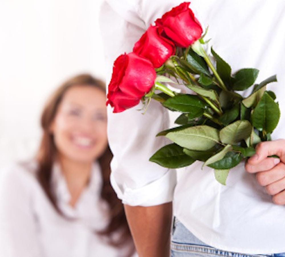 Men should do these things to keep their girlfriend happy