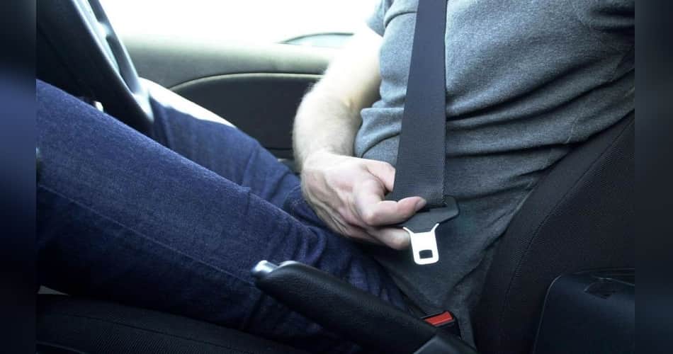 how to wear seatbelt in car how to use seatbelt with car seat what is the correct way to wear a seatbelt