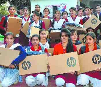 1033 students met laptop