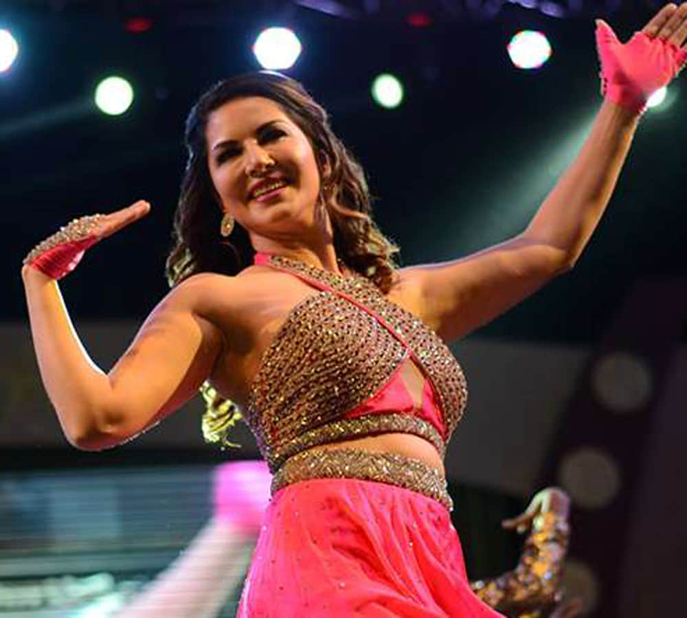 sunny leone item song laila mai laila teaser relese