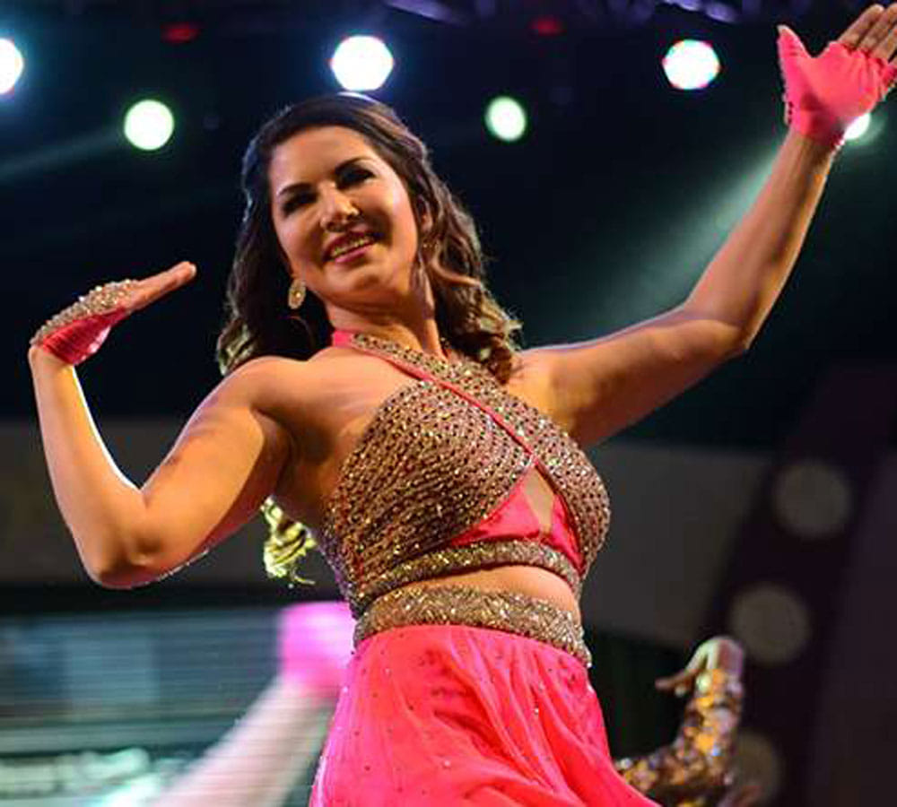 sunny leone item song laila mai laila teaser relese