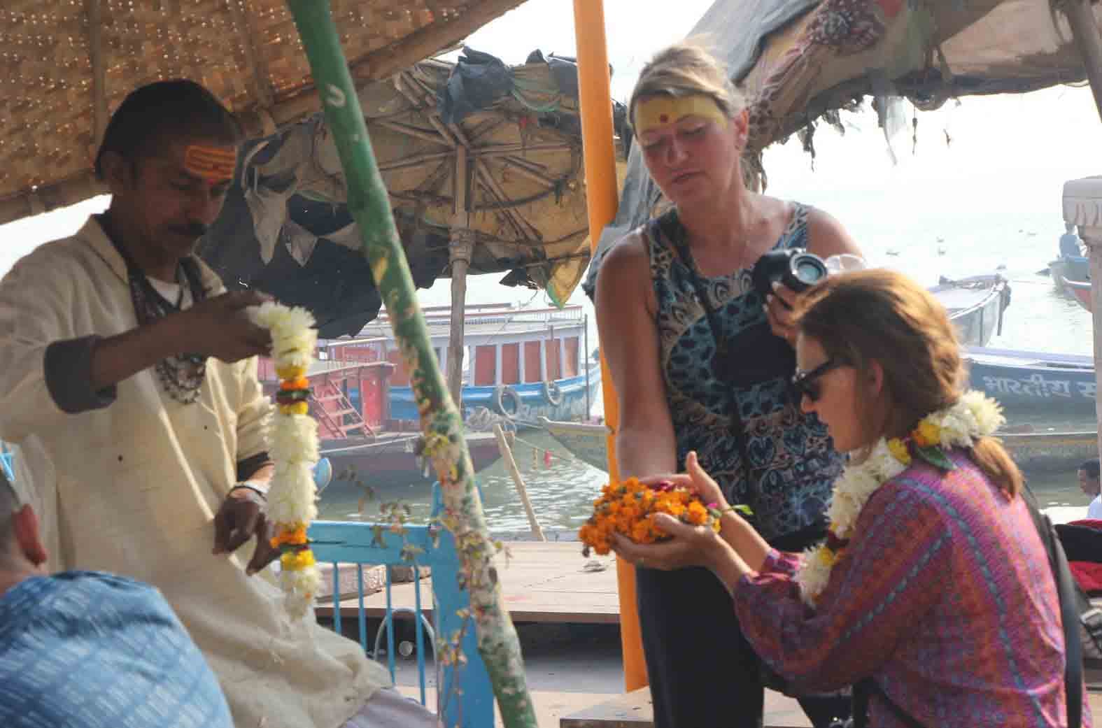 weathers become good, number of tourist increase in kashi