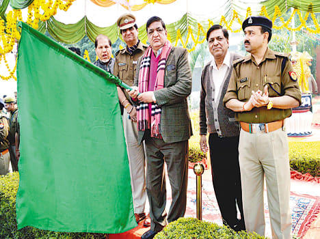 UP-100 debut of lending from trains