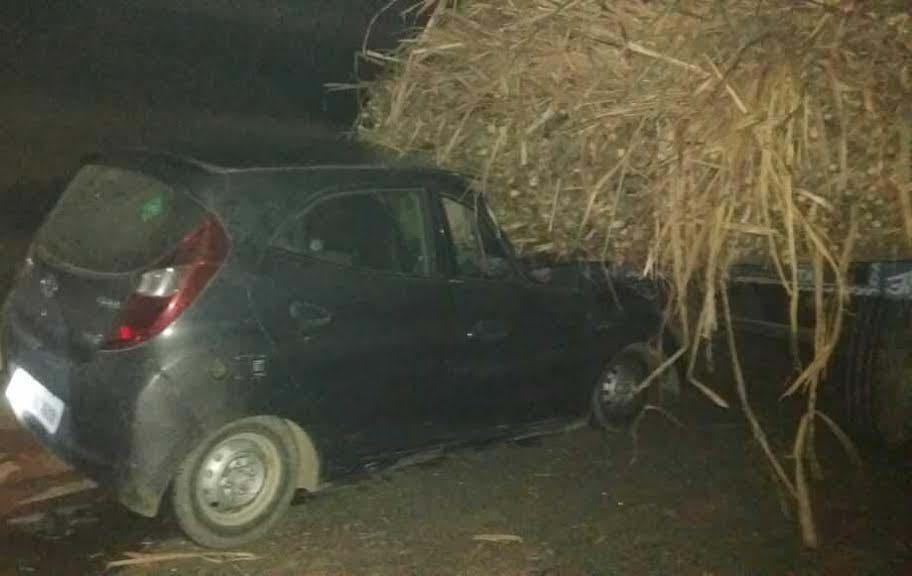 Sugarcane loaded trolley car entered, two injured