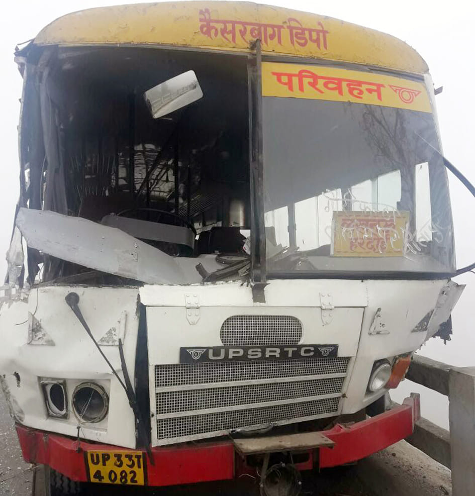 Bright fog roadways bus and clashed Trola