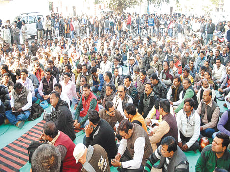 Teachers locked Kalktret filled shout
