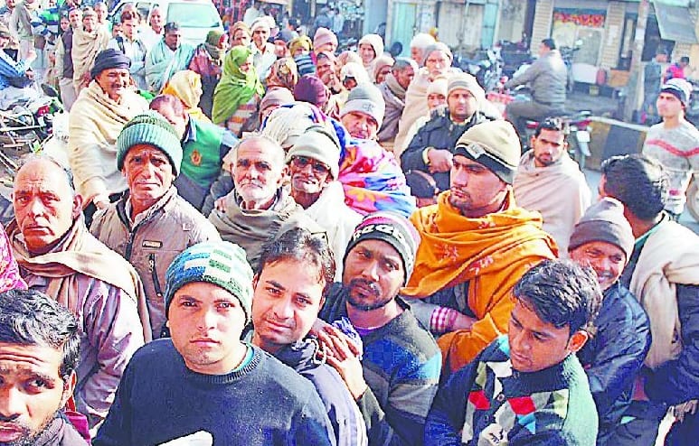 Banks and ATMs not break crowd