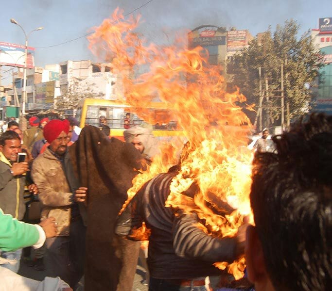 egs teacher try to burn himself at bathinda, admitted in hospital