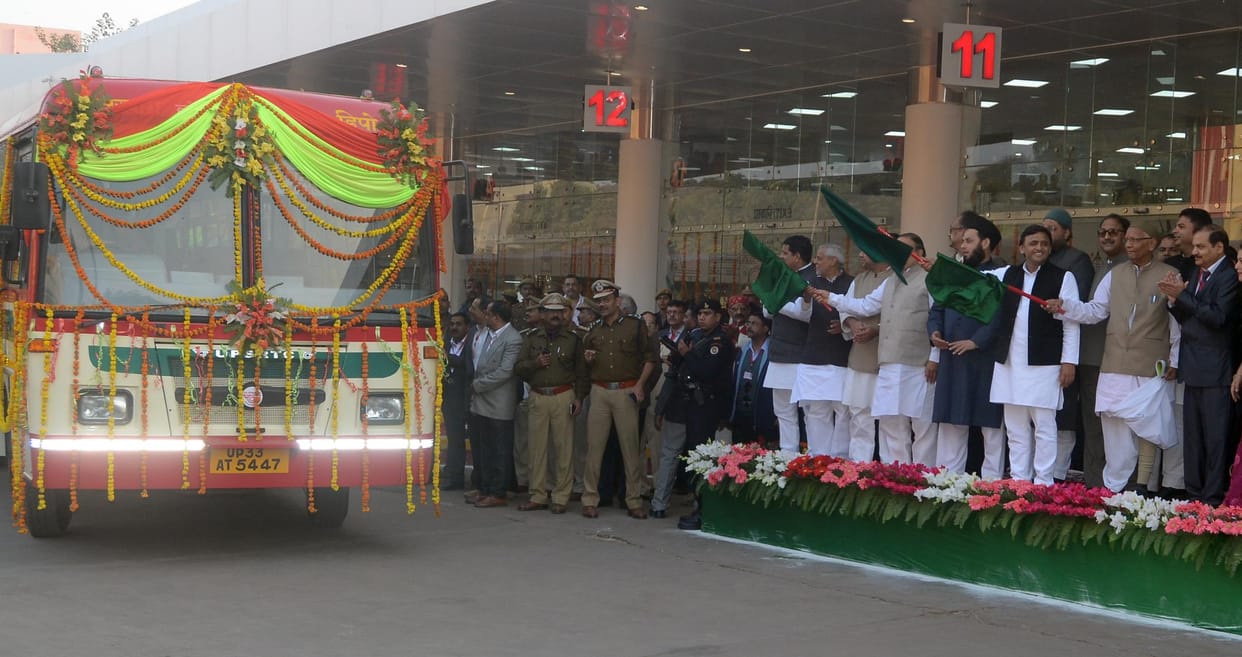  cm akhilesh yadav inaugurated first ac bus stop qaisar bagh