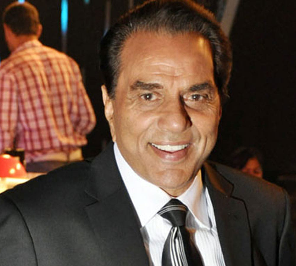 bollywood actor dharmendra rushed to hospital