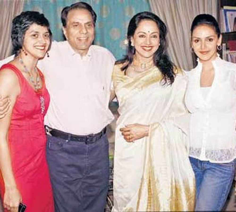 bollywood actor dharmendra rushed to hospital