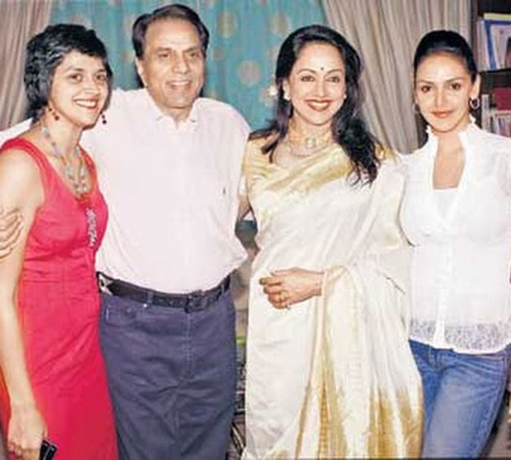 bollywood actor dharmendra rushed to hospital