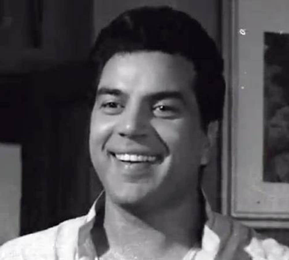 bollywood actor dharmendra rushed to hospital