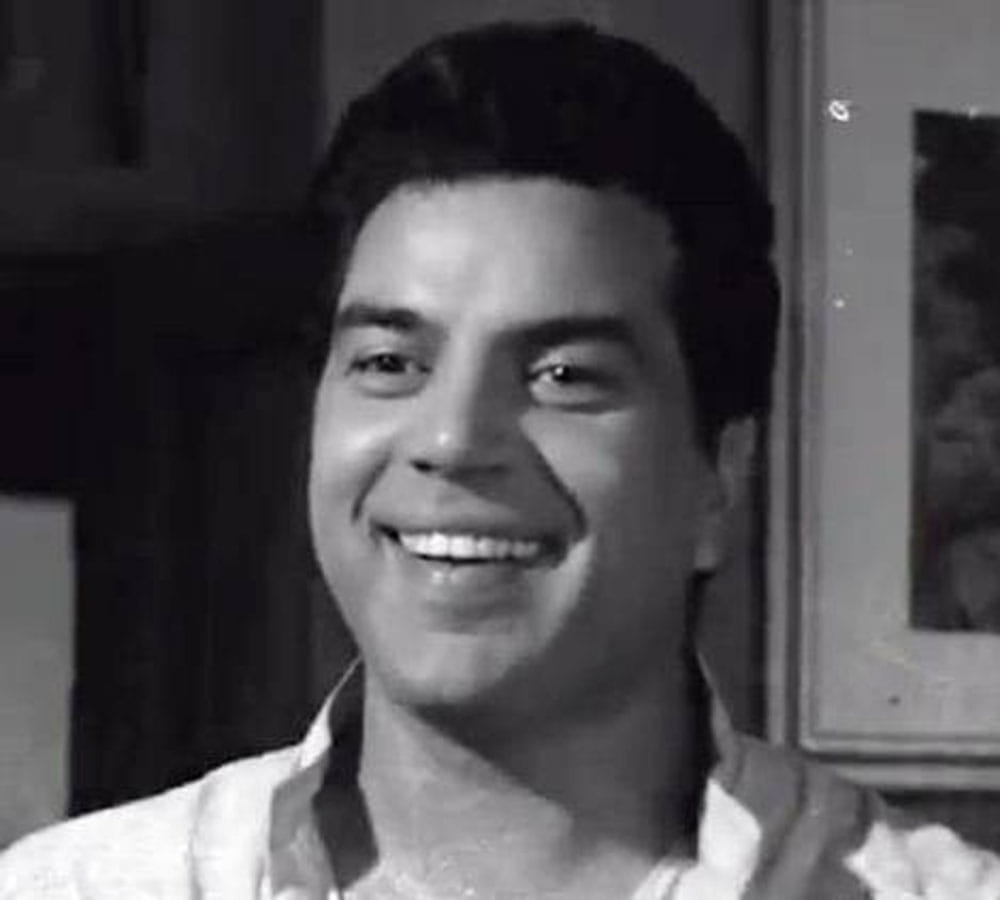 bollywood actor dharmendra rushed to hospital