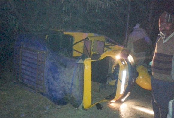 eight wounded in tempo accident