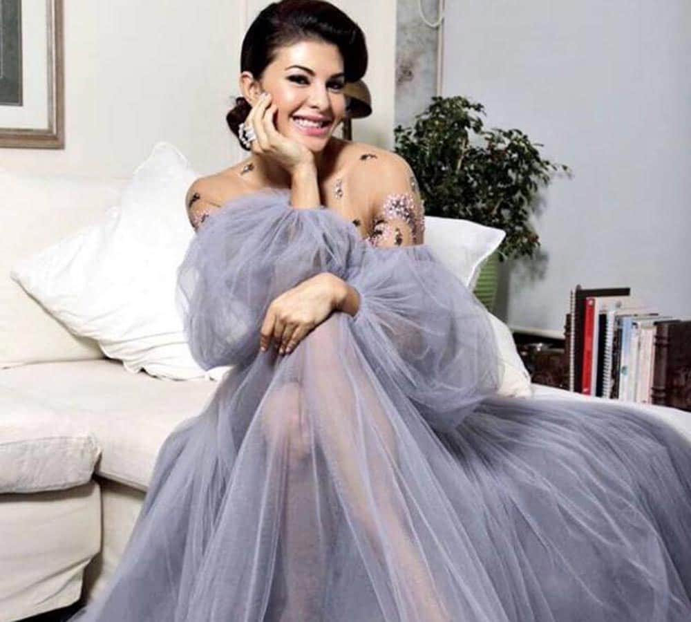jacqueline and sonam in same dress at stardust awards