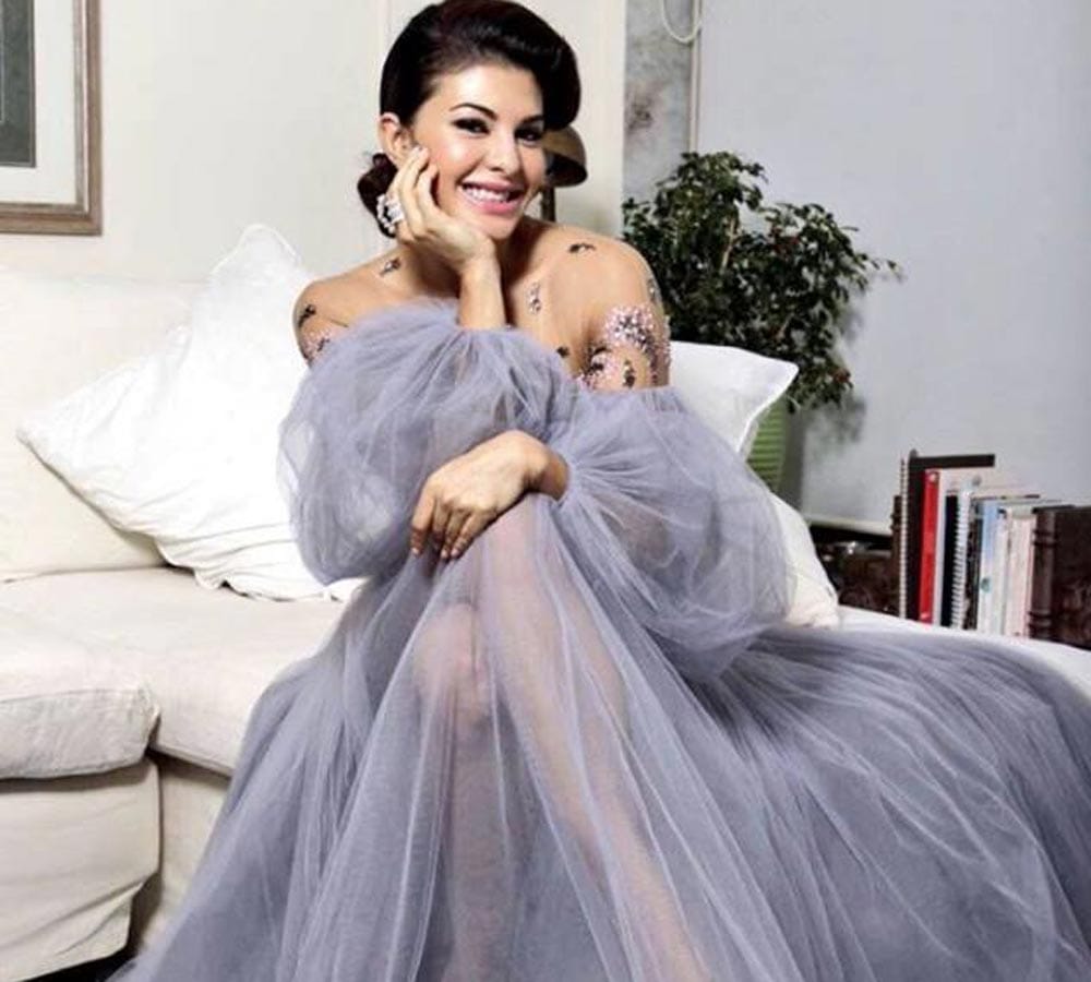 jacqueline and sonam in same dress at stardust awards