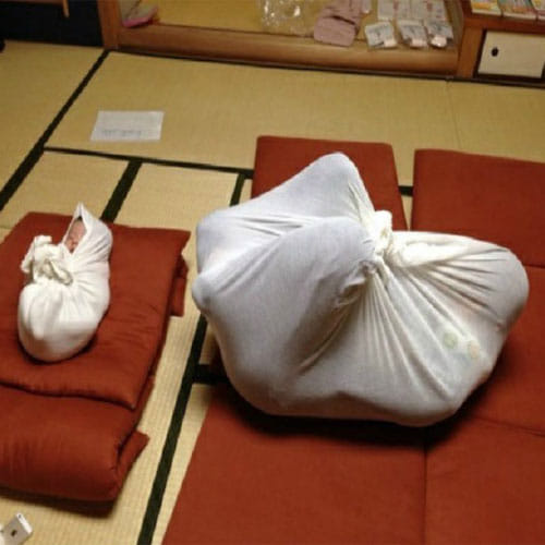Bizarre way of relaxing in Japan