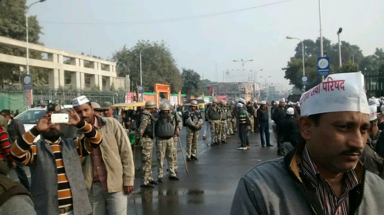 many protesters gethered in lucknow