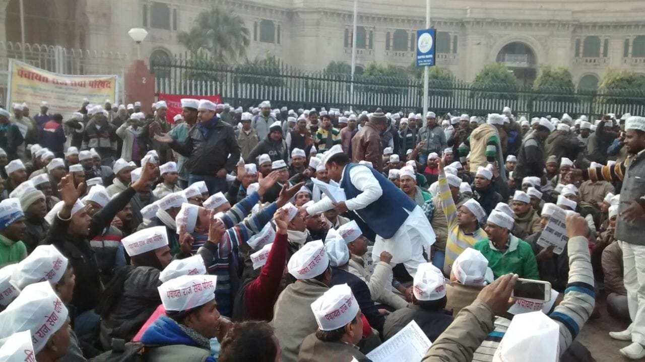 many protesters gethered in lucknow