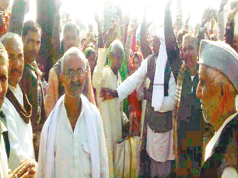 Tehsil Gate off performance by the villagers