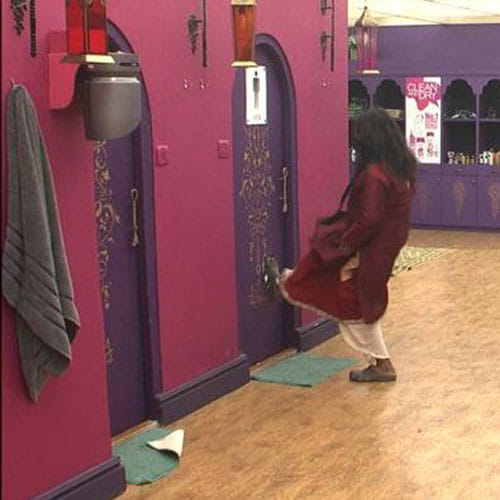 swami om broke the door in bigg boss house