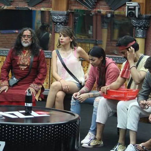swami om broke the door in bigg boss house