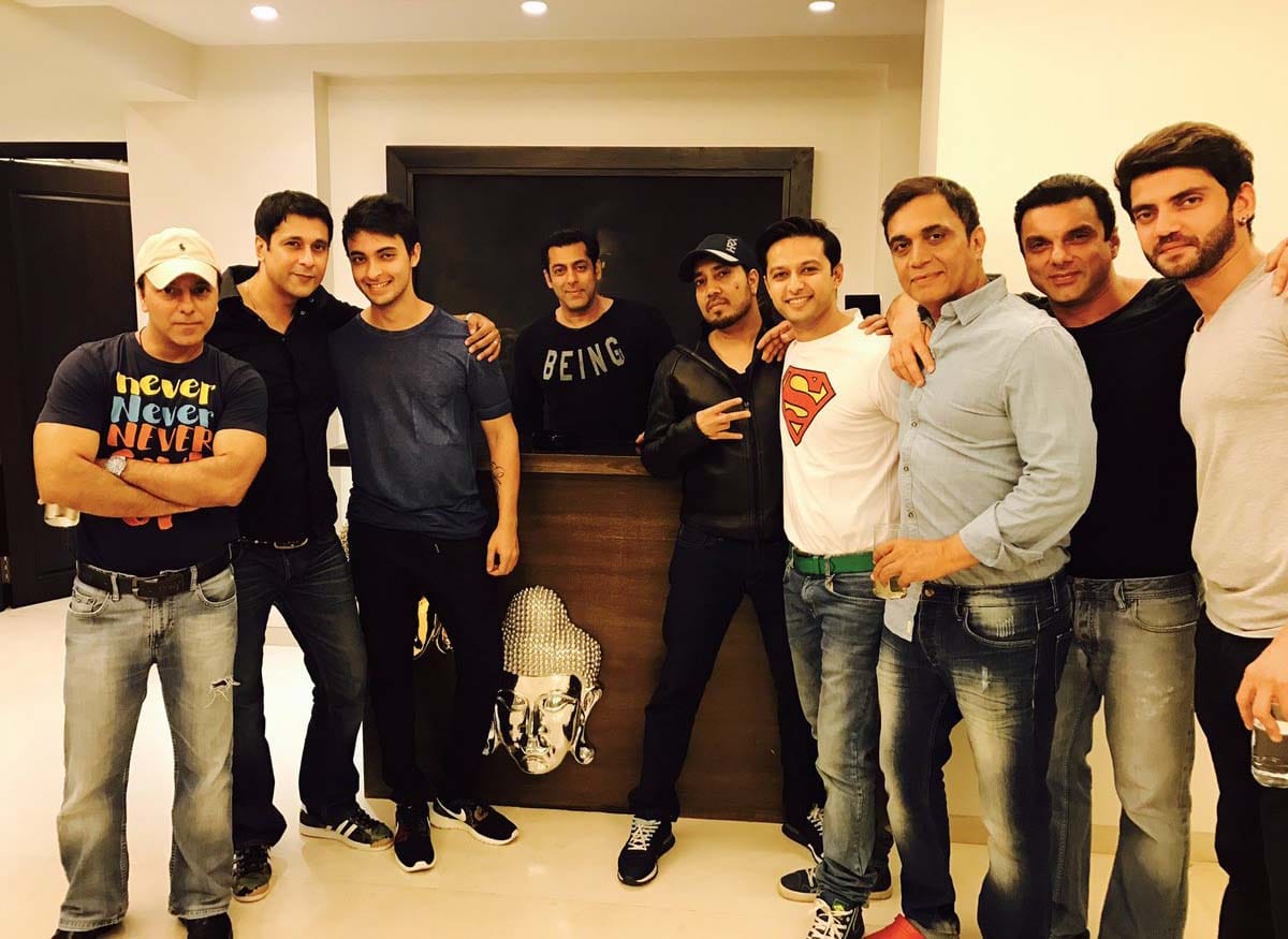 VIDEO: Salman celebrates Sohail's birthday with Iulia and his ex