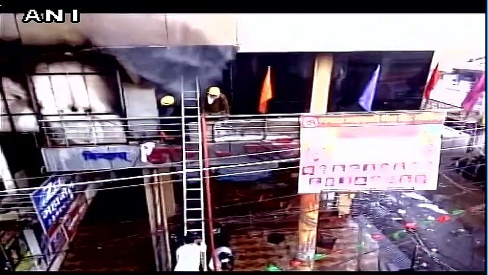 Six people dead after fire broke out in a hotel in Gondia