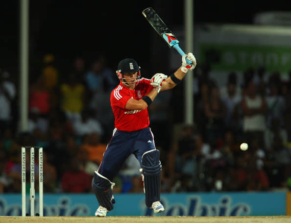 Andre Russell turns heads with black bat
