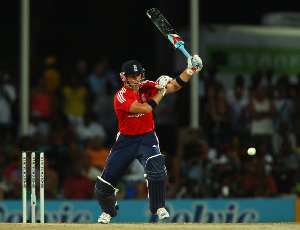 Andre Russell turns heads with black bat
