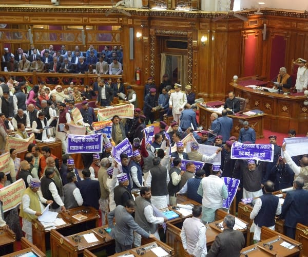  ruckus in Uttar Pradesh vidhanmandal.