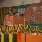 डीरेका में कार्यकर्ताओं को संबोधित करते पीएम 