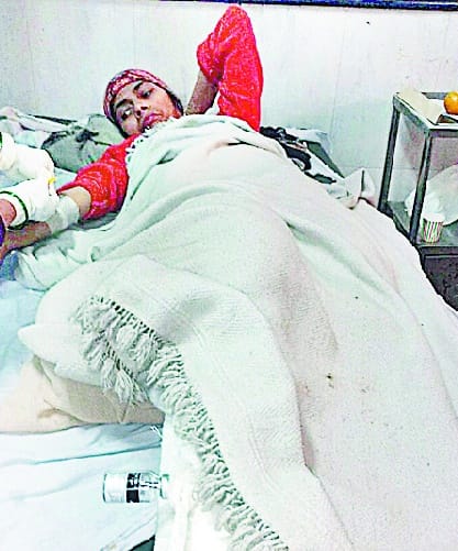 SP leader shot in the leg, entered the house wife