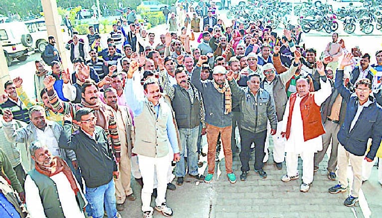 Old pension picketing to demand restoration