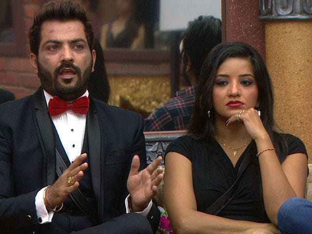 BIGG BOSS: Monalisa's boyfriend gets into spat with Manu Punjabi