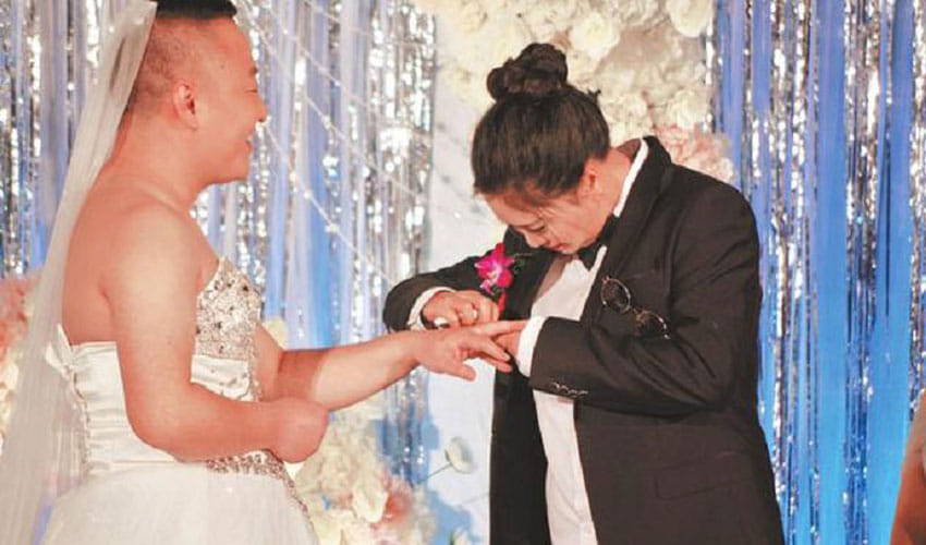 chinese bride asked groom to wear wedding gown